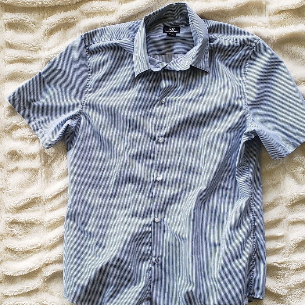 H&M mens blue and white button up shirt slim fit lazy iron size Large